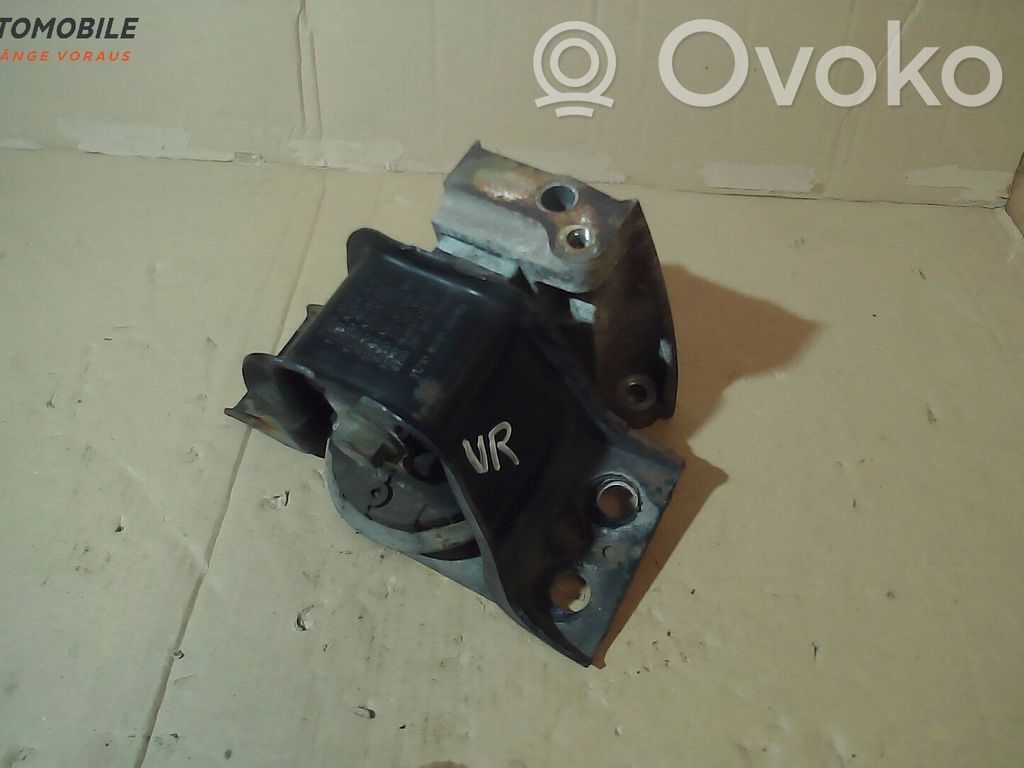 Nissan Micra Engine mounting bracket 