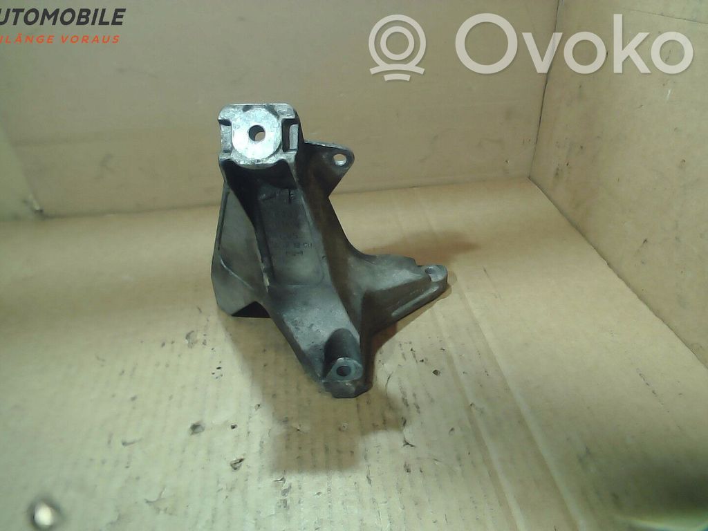 Engine mounting bracket   8E0199308A,8E0199308