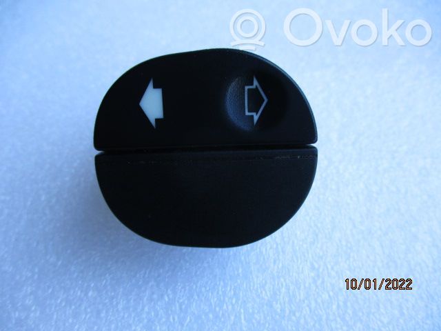 Electric window control switch   1107243,03153410