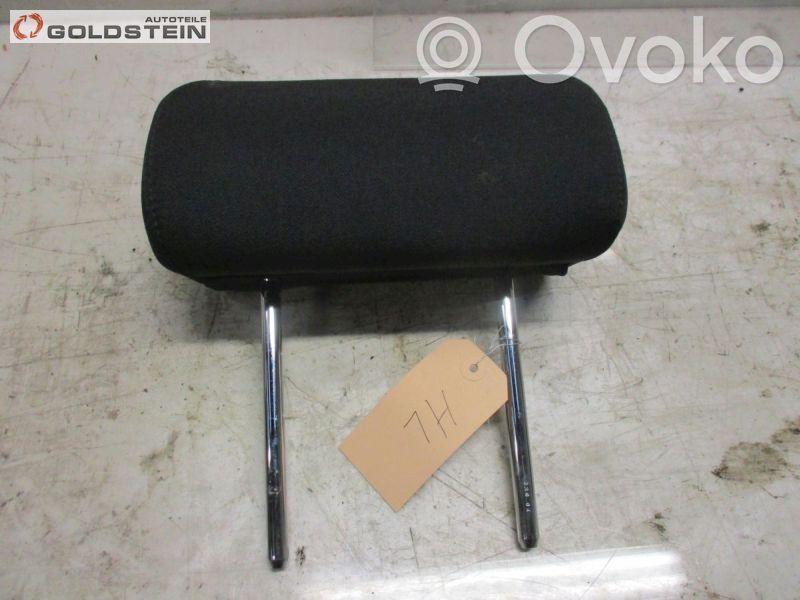 Rear seat headrest