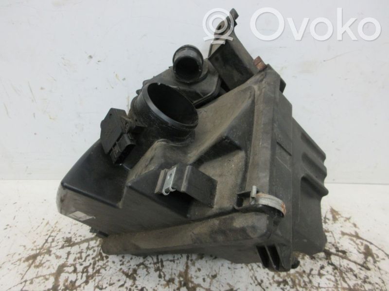 Mazda 5 Air filter box 