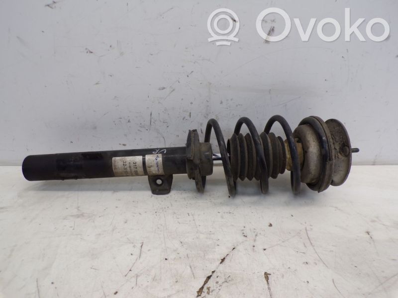 BMW 1 E81 E87 Etuiskunvaimennin kierrejousella 