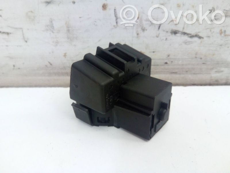 Interruptor sensor del pedal de freno   DG9T11572AA,DG9T11572AA,DG9T11572AA