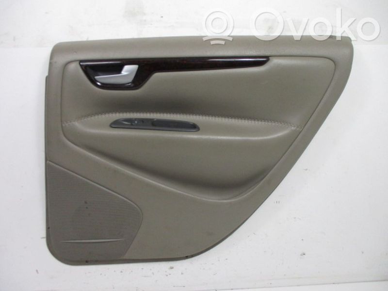 Moldura del tarjetero del panel de la puerta trasera
