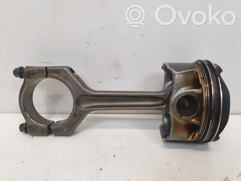 BMW X5 E70 Piston 