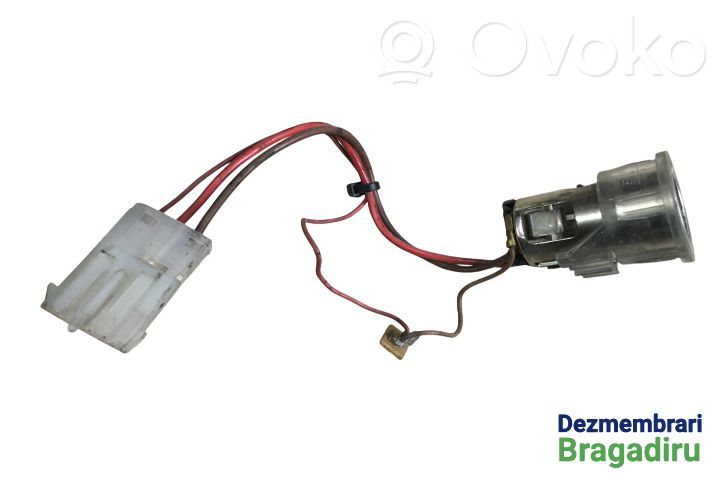 BMW 7 E65 E66 12V Steckdose vorne 