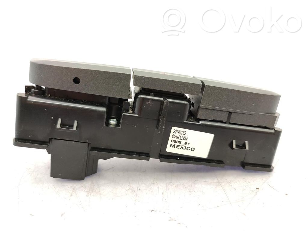Chevrolet Malibu Botón interruptor de luz de peligro 