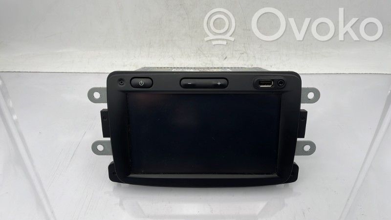 Dacia Sandero Panel / Radioodtwarzacz CD/DVD/GPS 