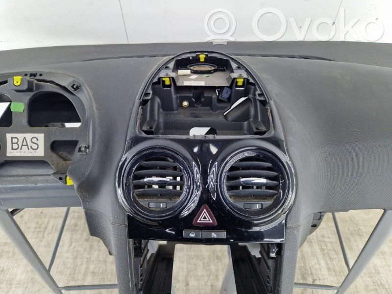 Opel Corsa D Panelė 