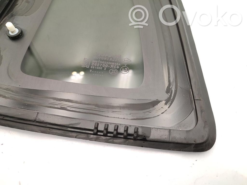 Renault Captur Rear side window 