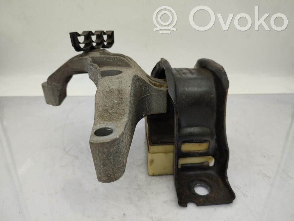 Renault Clio IV Engine mount bracket 