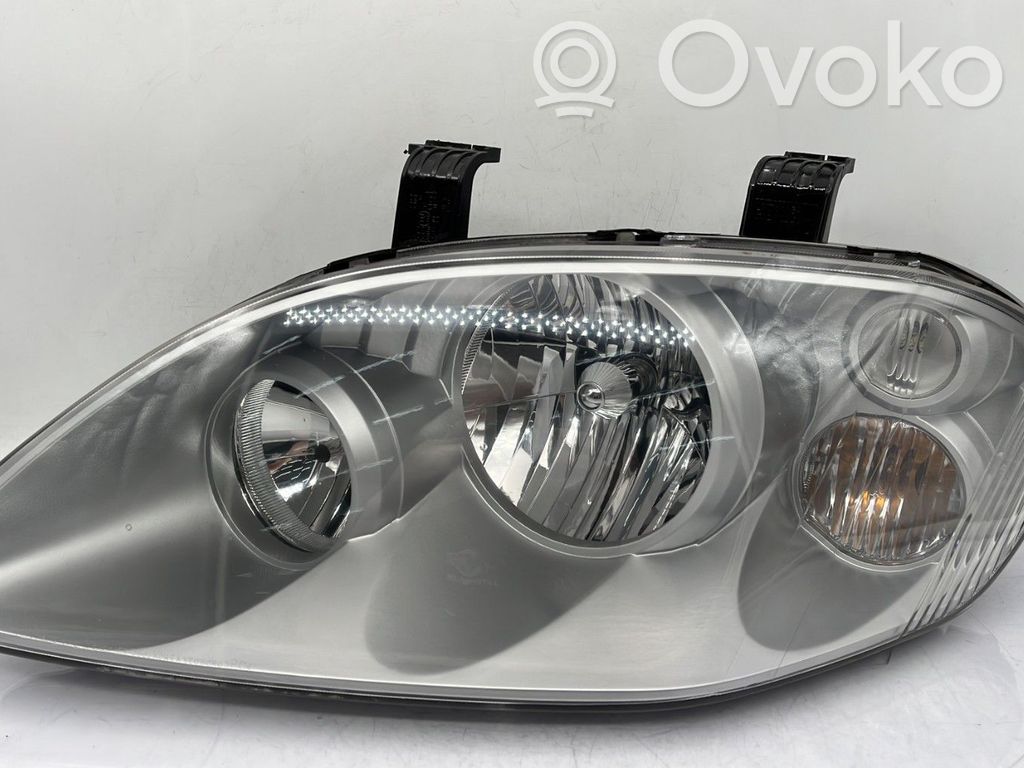 SsangYong Rodius Phare frontale 