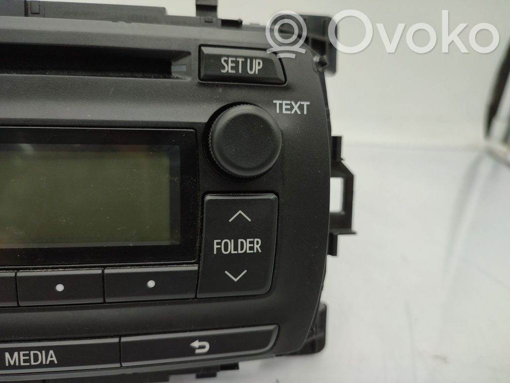 Toyota Yaris Radio/CD/DVD/GPS head unit 
