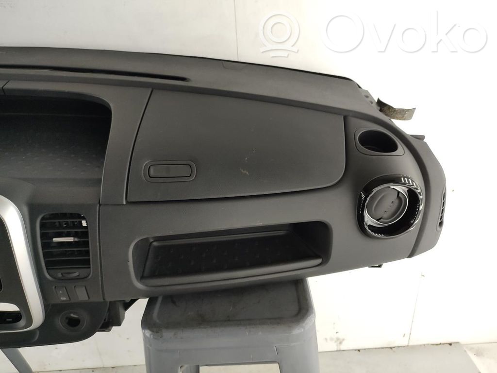 Renault Trafic III (X82) Panelė 