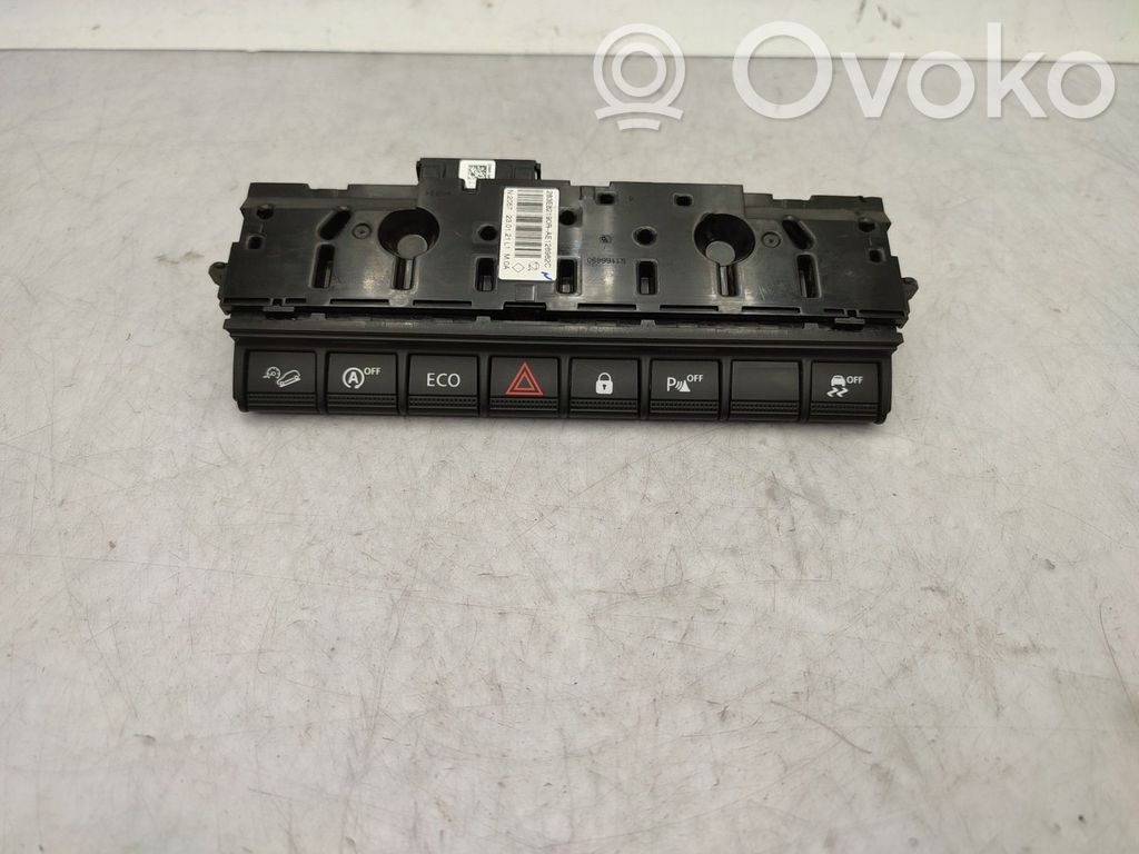Dacia Duster II Hazard light switch 