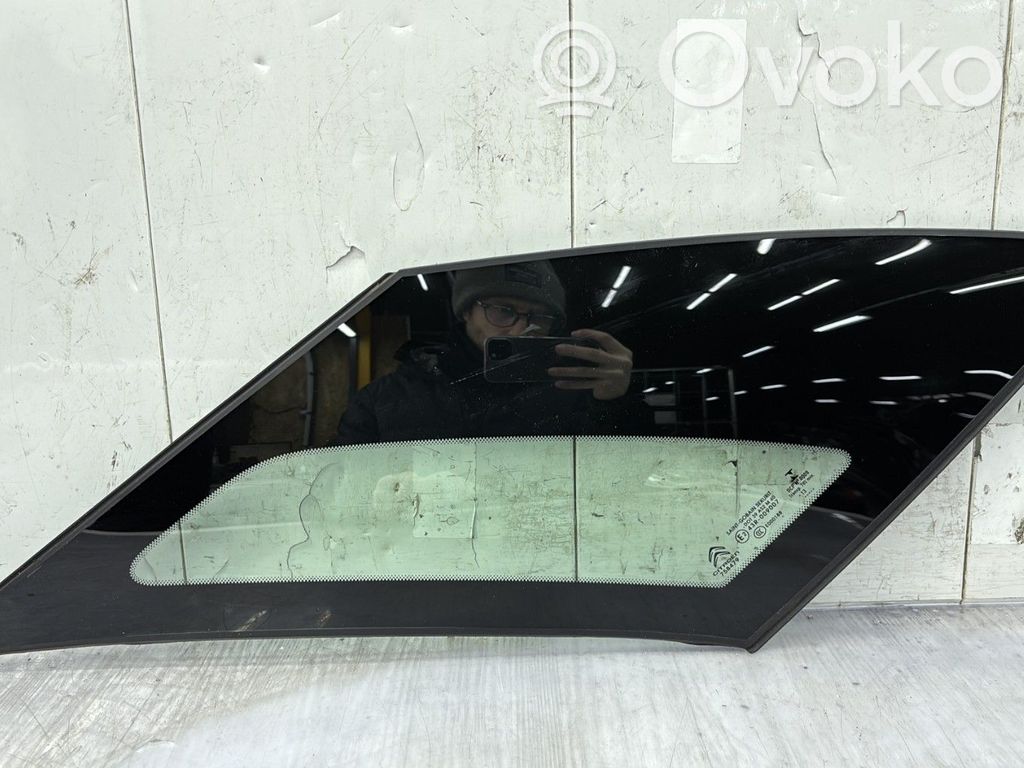 Citroen C4 II Picasso Rear side window 