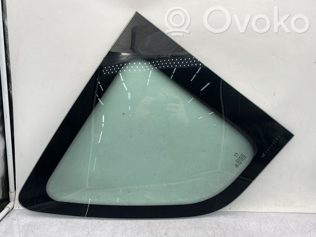 Peugeot 1007 Rear side window 