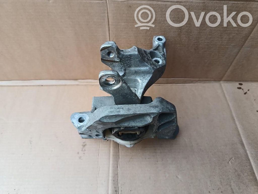Engine mount bracket   4A102300,4A102300,135224032026