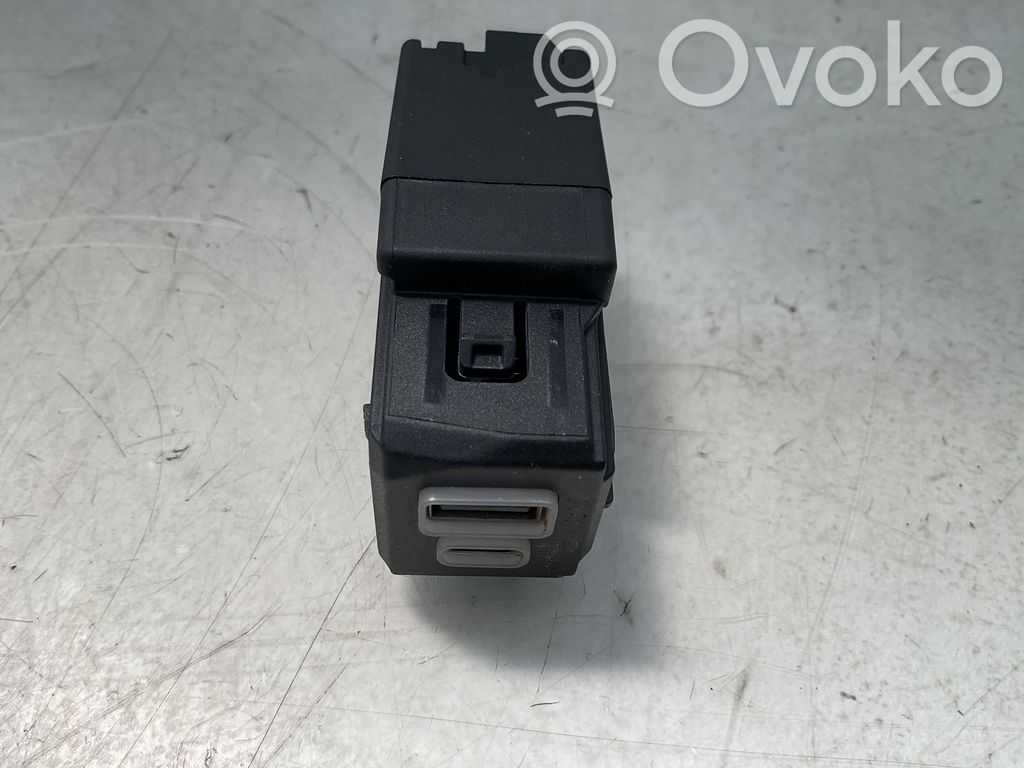 Jeep Compass USB-pistokeliitin 