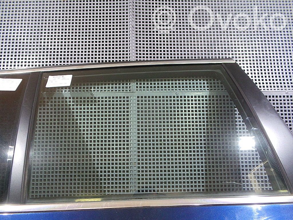 BMW 5 E60 E61 Rear door window glass 