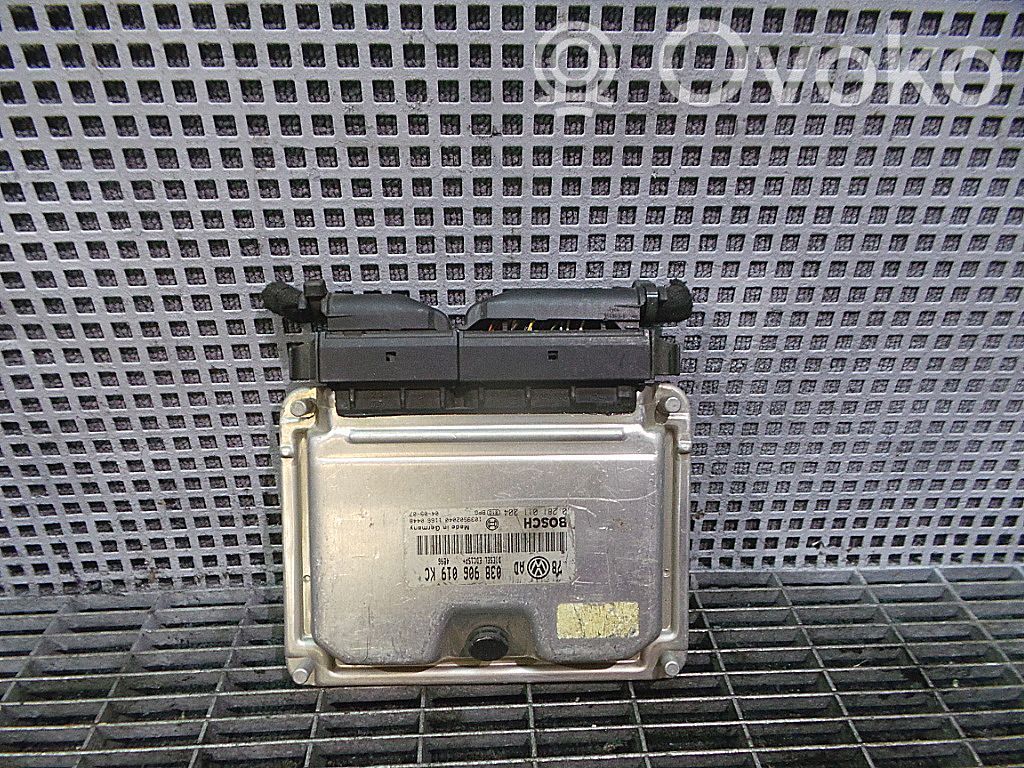 Unidad de control/módulo del motor   038906019KC