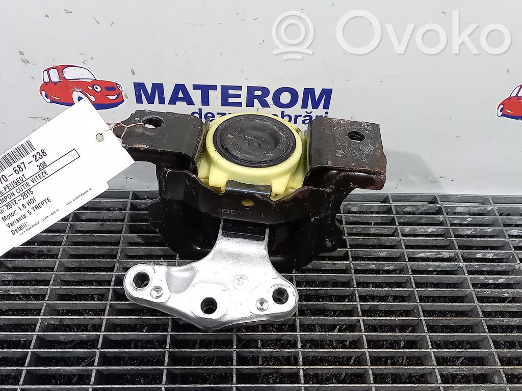 Peugeot 208 I Engine mount bracket 