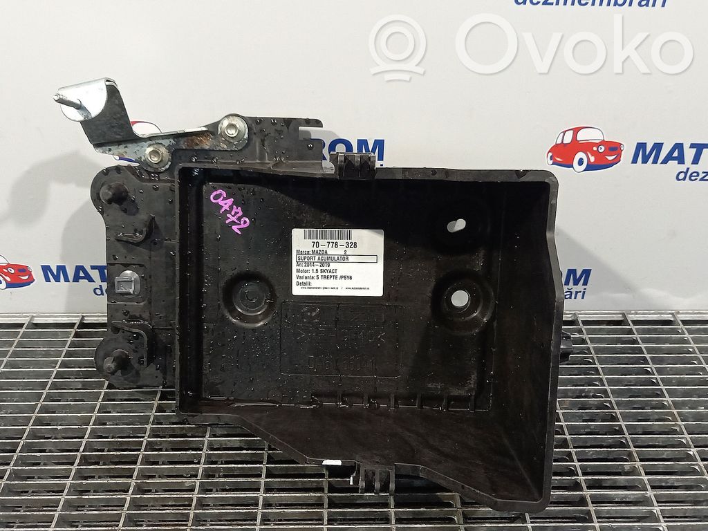 Engine mount bracket   DA6V56040