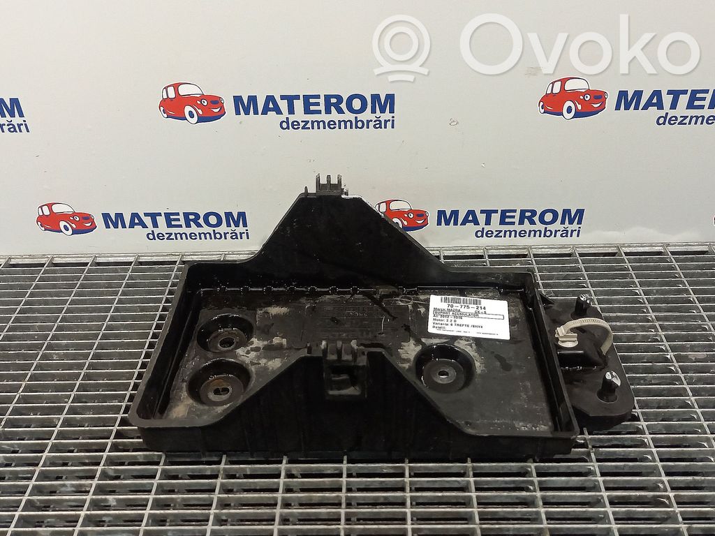 Engine mount bracket   KE7056041B