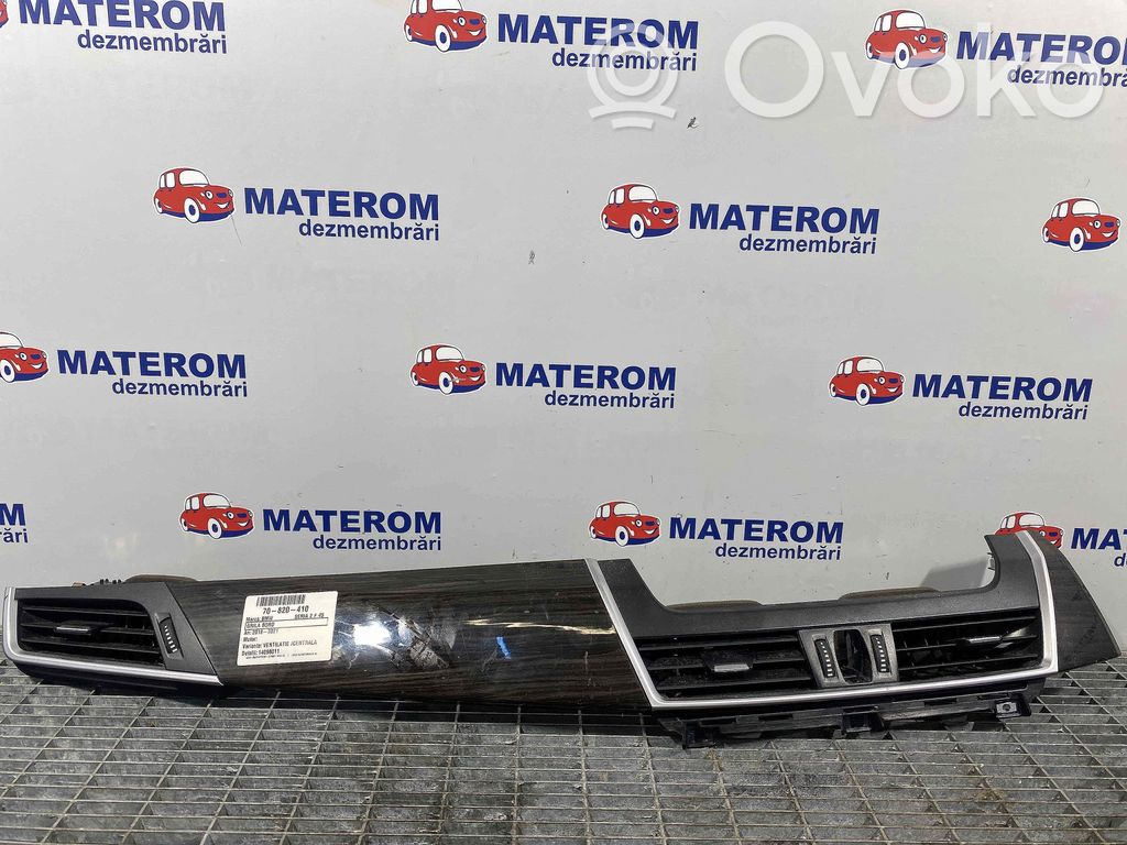 BMW 2 F46 Centrālais gaisa ventilācijas režģis 