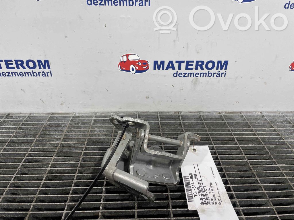 Tailgate/trunk/boot hinge   824003VV0A