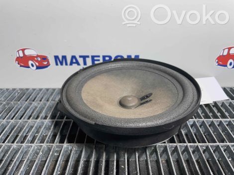 Mercedes-Benz E W212 Paneelikaiutin