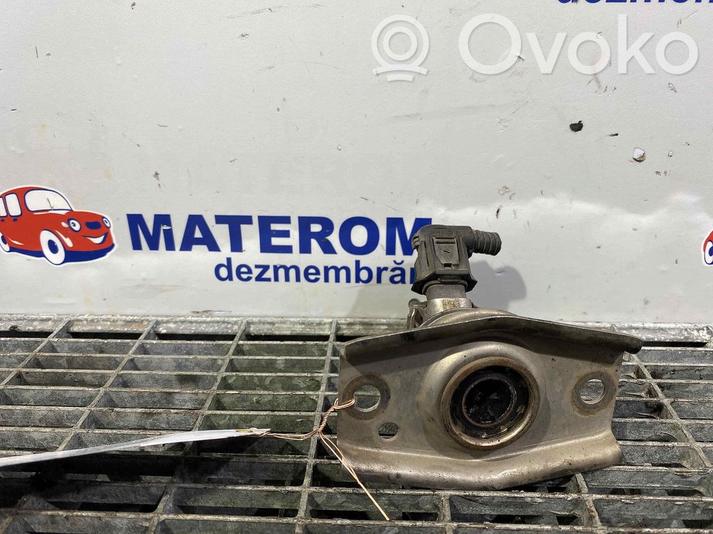Opel Zafira C Inyector de combustible 