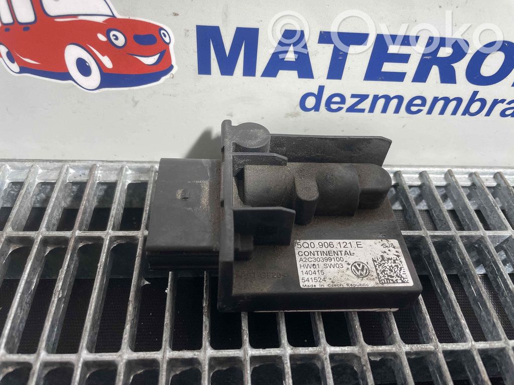 Unité de commande / module de pompe à carburant   5Q0906121E