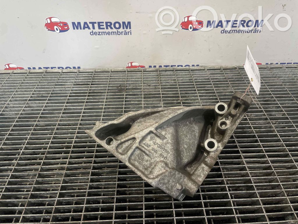 Engine mount bracket   04B199207