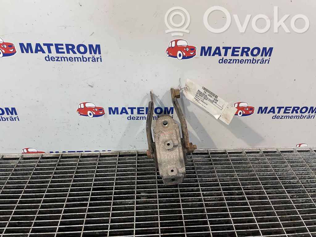 Volvo XC60 Gearbox mounting bracket 