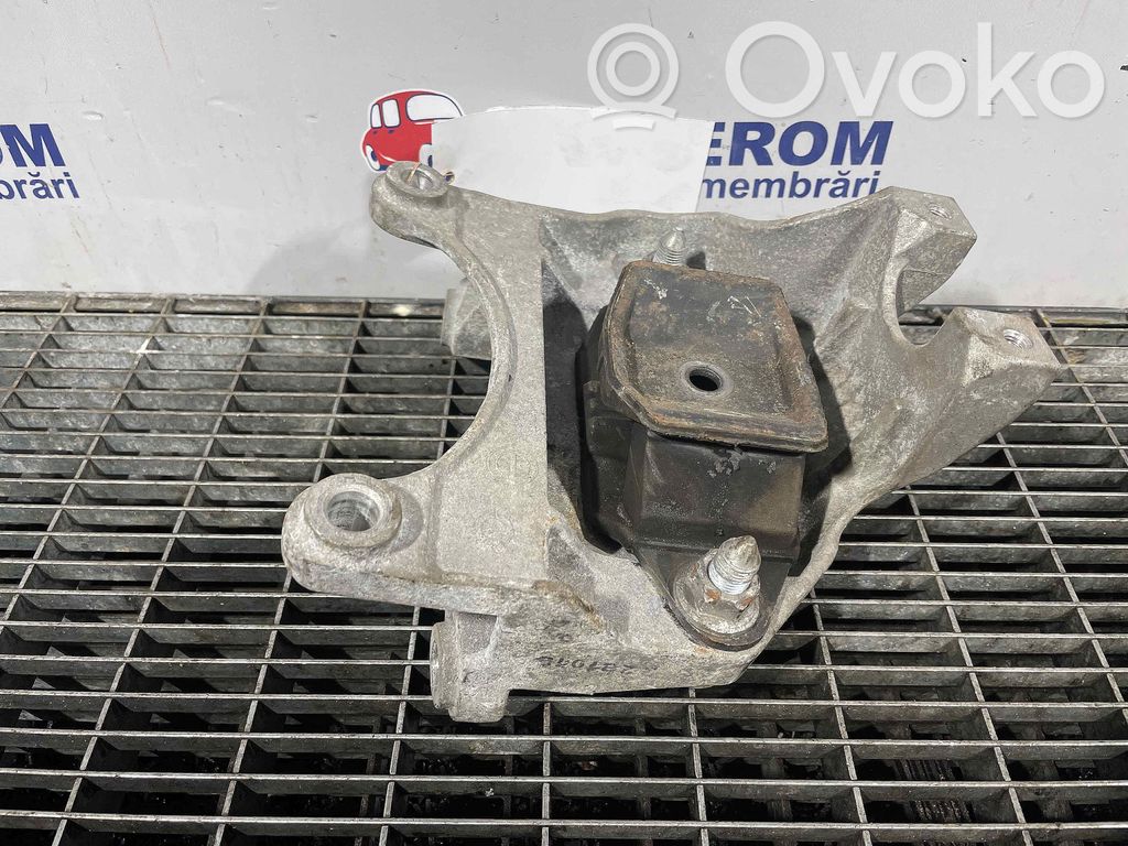 Nissan Note (E12) Gearbox mounting bracket 
