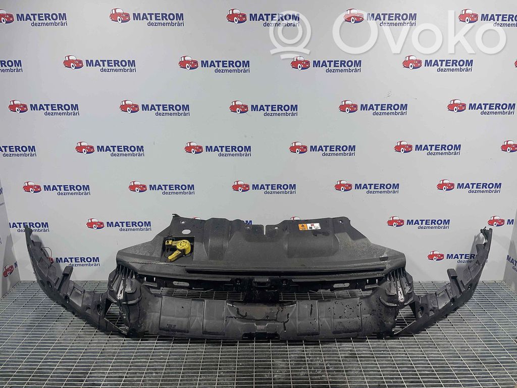 Ford Focus Front bumper mounting bracket 
