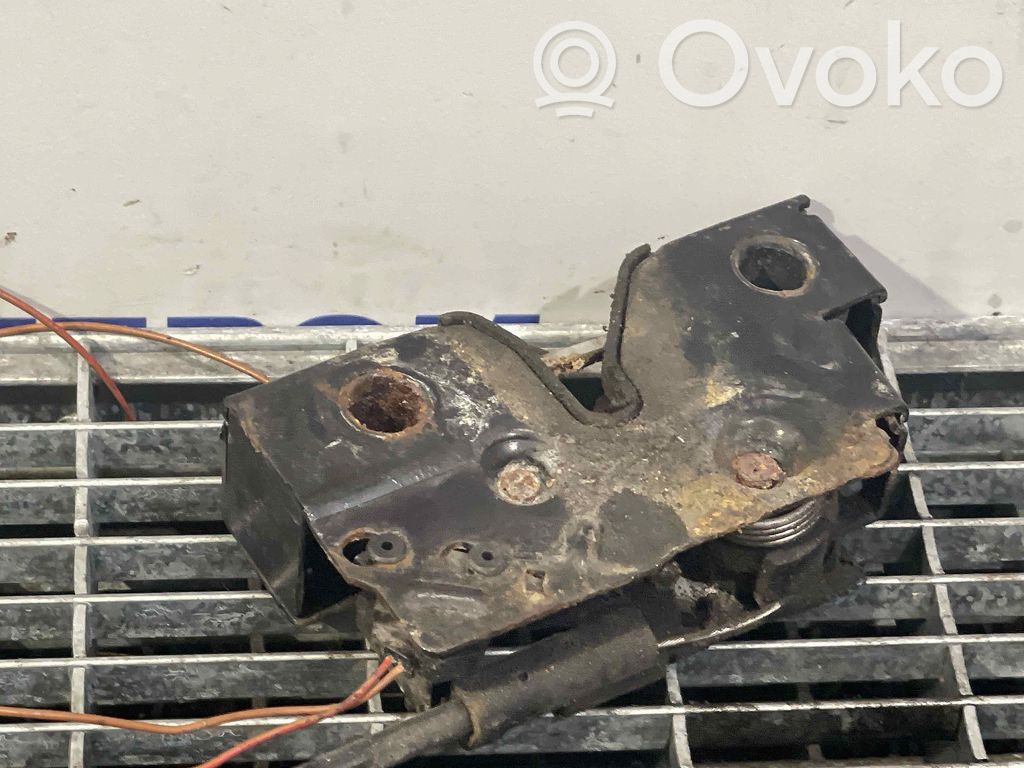 Volkswagen Golf VII Serrure de capot 