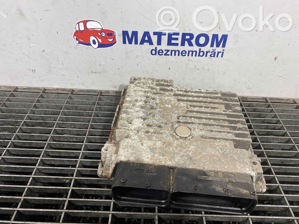 Volkswagen Golf VI Engine control unit/module 