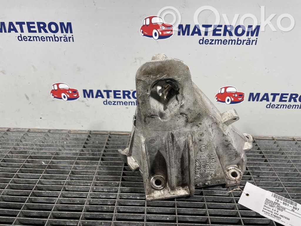 Engine mount bracket   22116790026