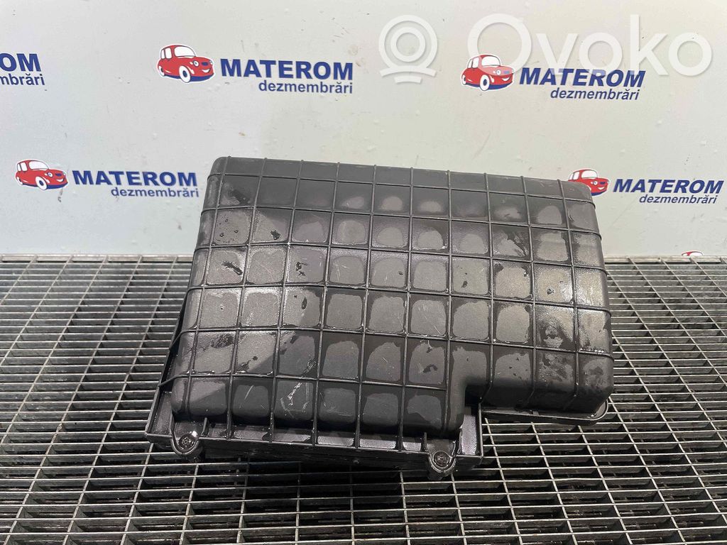 Air filter box   PHB102451
