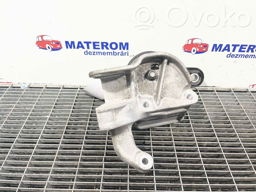 Engine mount bracket   31460937