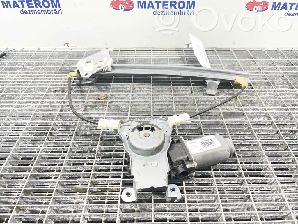 Nissan Qashqai+2 Alzacristalli della portiera posteriore con motorino