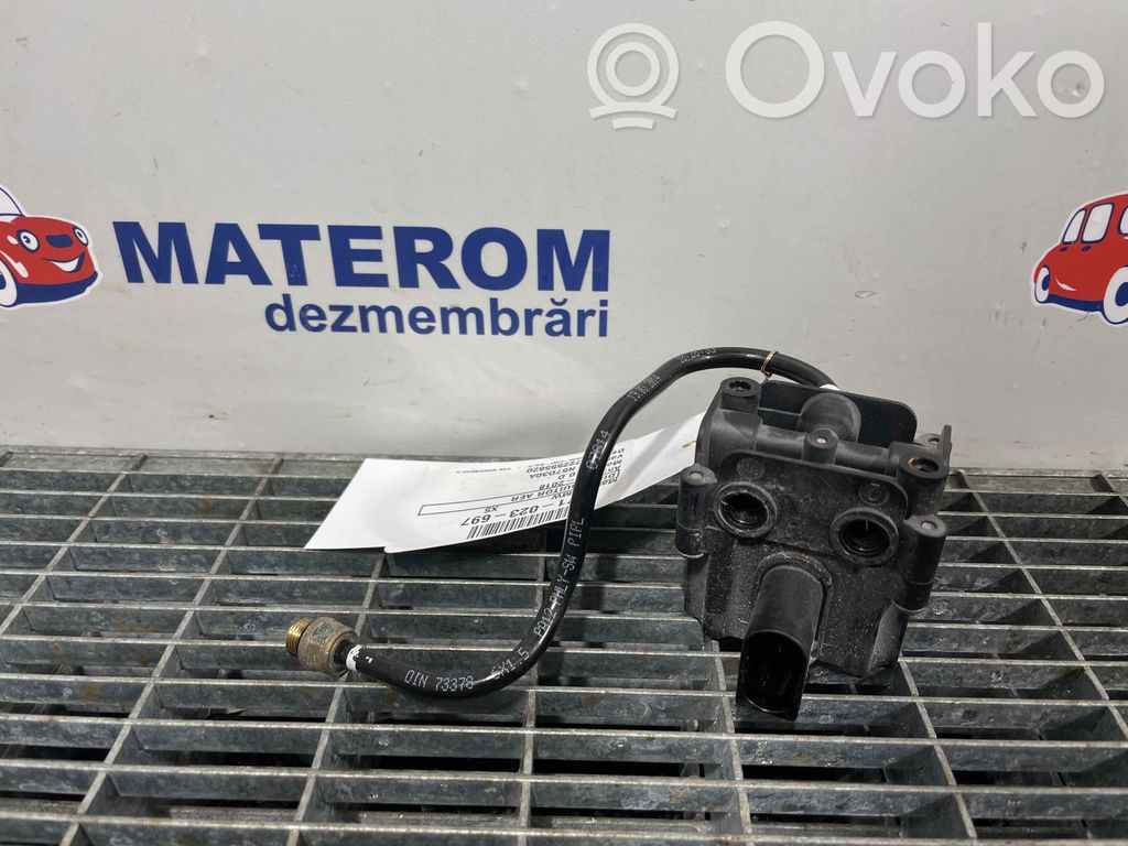 BMW X5 F15 Verteiler / Ventilblock Luftfederung 
