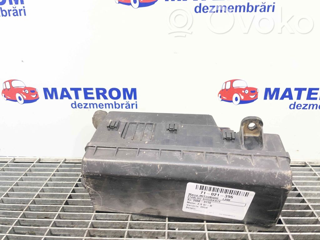 Mitsubishi L200 Módulo de fusible 