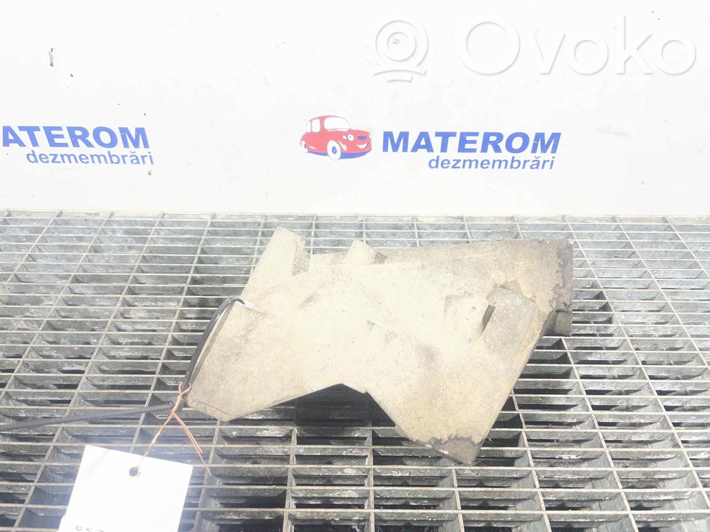 Volkswagen Amarok Engine mount bracket 
