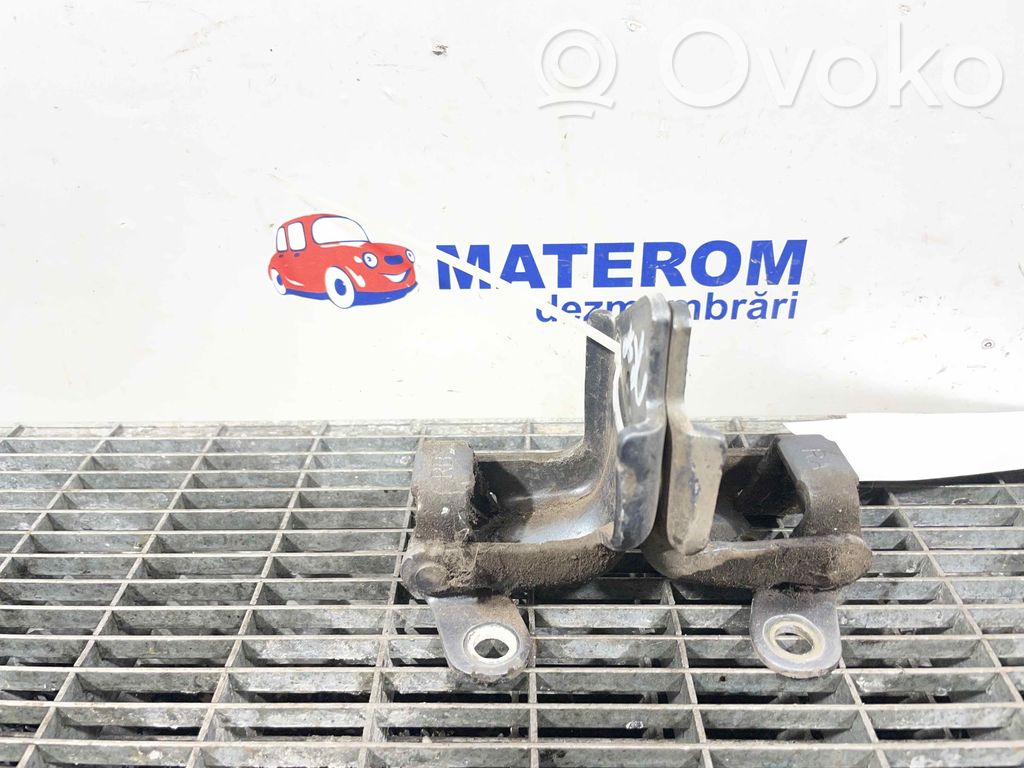 Isuzu D-Max Tailgate/trunk/boot hinge 