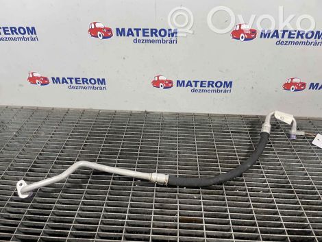 Ilmastointilaitteen putki (A/C)   T2H26548