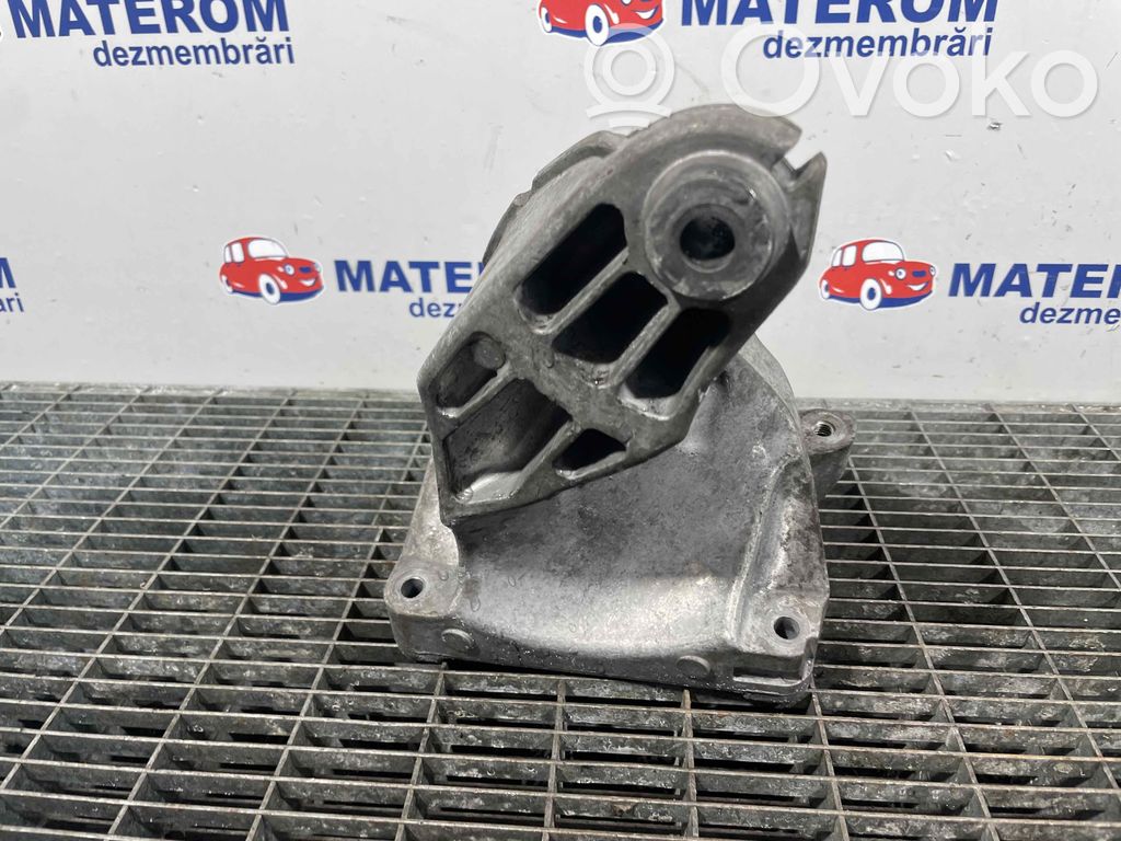 Mercedes-Benz E W212 Engine mount bracket 