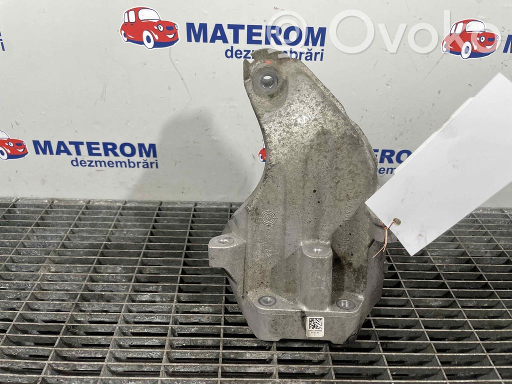 Mercedes-Benz E W212 Engine mount bracket 